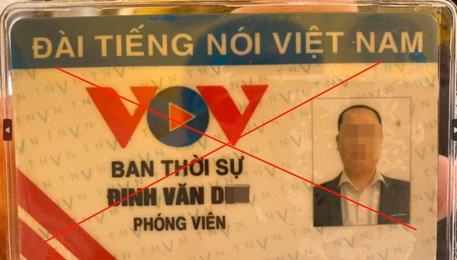 Tạm giữ lái xe giả danh phóng viên xin bỏ qua lỗi vi phạm giao thông ảnh 1