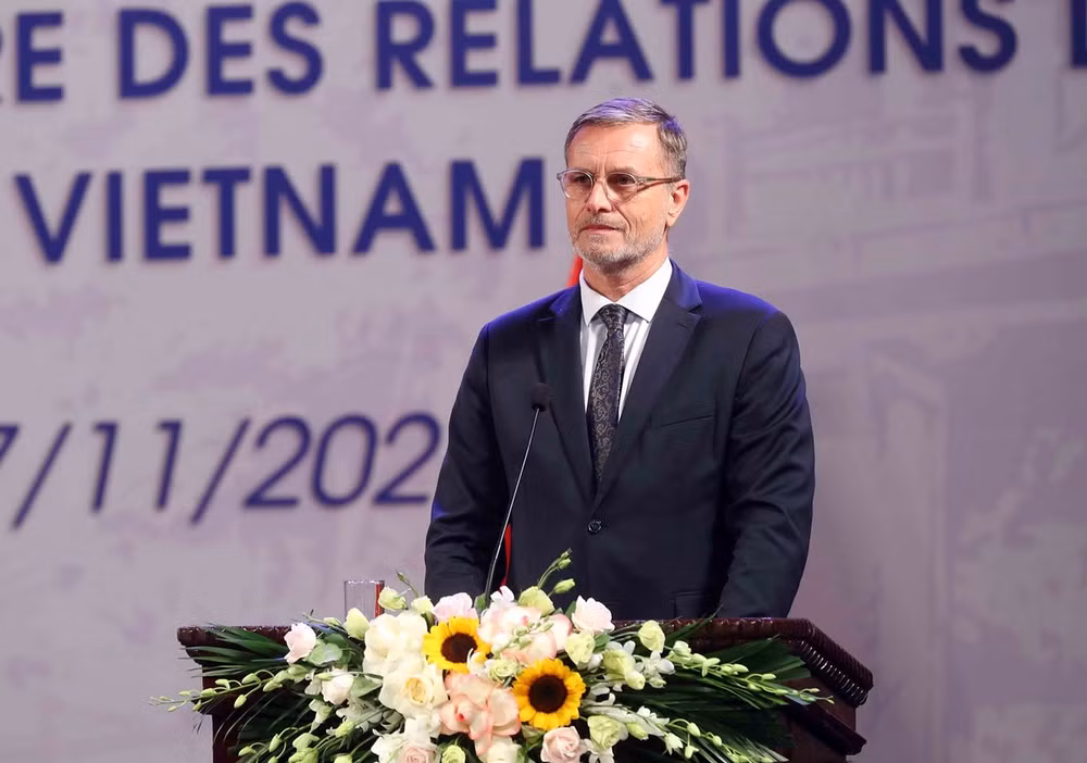 viet nam_phap_quan he ngoai giao 2.jpg