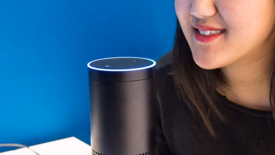 Amazon thuê hàng nghìn người giúp cải thiện trợ lý ảo Alexa ảnh 1