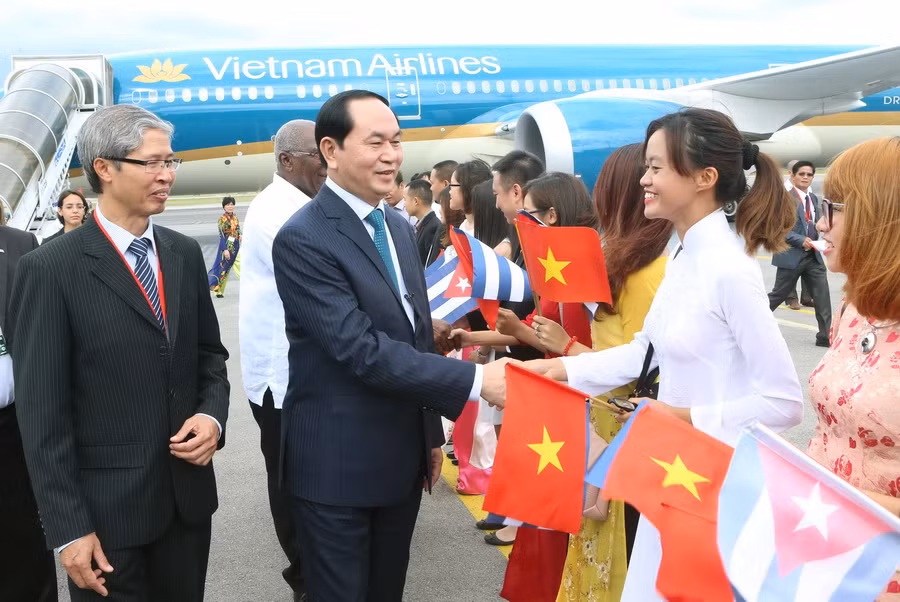 Chủ tịch nước và Phu nhân bắt đầu chuyến thăm chính thức Cuba ảnh 1