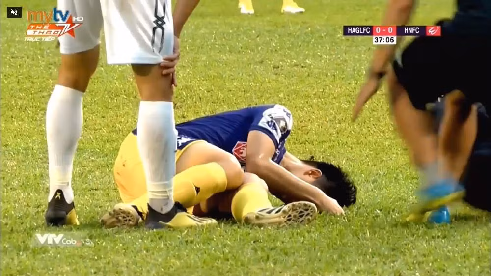 Trung vệ Đình Trọng bị chấn thương nặng, nguy cơ lỡ King's Cup 2019 ảnh 1