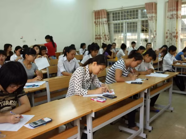 Thi 3 môn bắt buộc, 1 môn tự chọn khiến hàng triệu học sinh học lệch ảnh 1