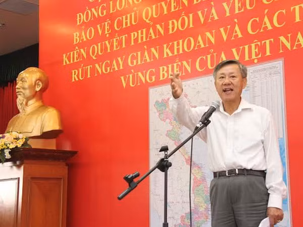 Người Việt tại Lào phản đối việc xâm phạm vùng biển Việt Nam ảnh 1