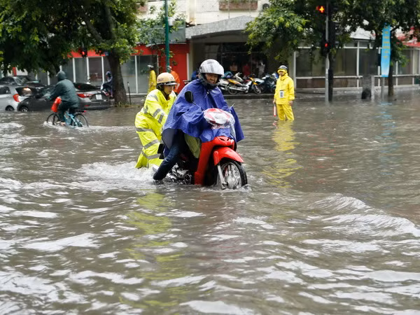 Mưa lớn tiếp tục mở rộng và kéo dài, gia tăng tình trạng ngập úng ảnh 1