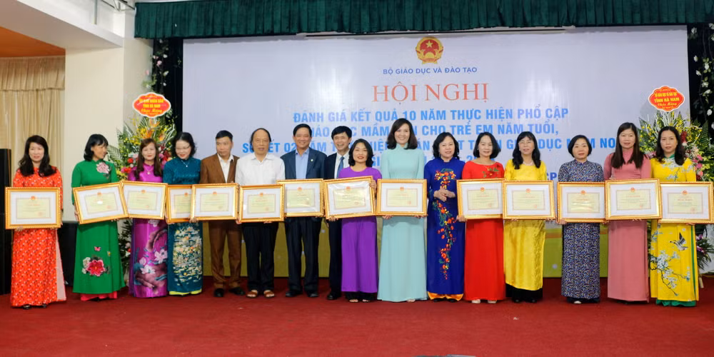 Kết quả 10 năm thực hiện phổ cập giáo dục mầm non cho trẻ em 5 tuổi ảnh 1