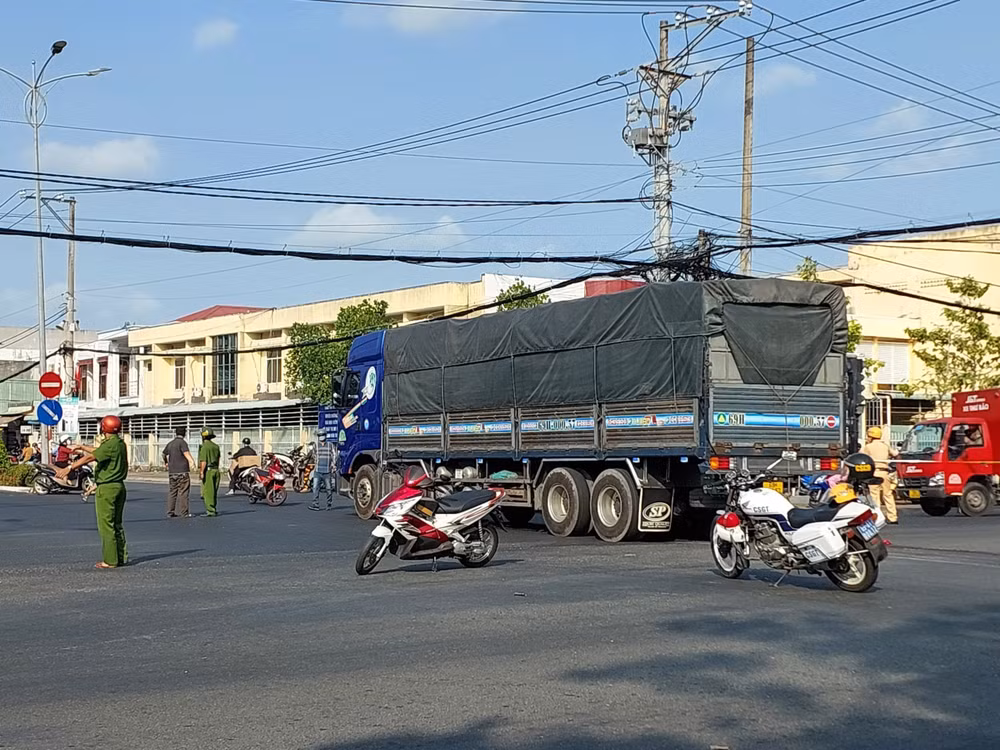 Cà Mau: Tai nạn giao thông nghiêm trọng, hai người tử vong ảnh 1