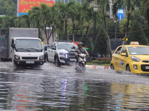 Từ ngày 24/4 Bắc Bộ và Bắc Trung Bộ có mưa dông diện rộng ảnh 1