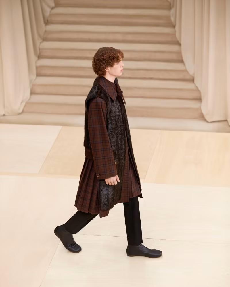 Burberry Thu Đông 2021 - Những sáng tạo thiết thực cho người mộng mơ ảnh 4