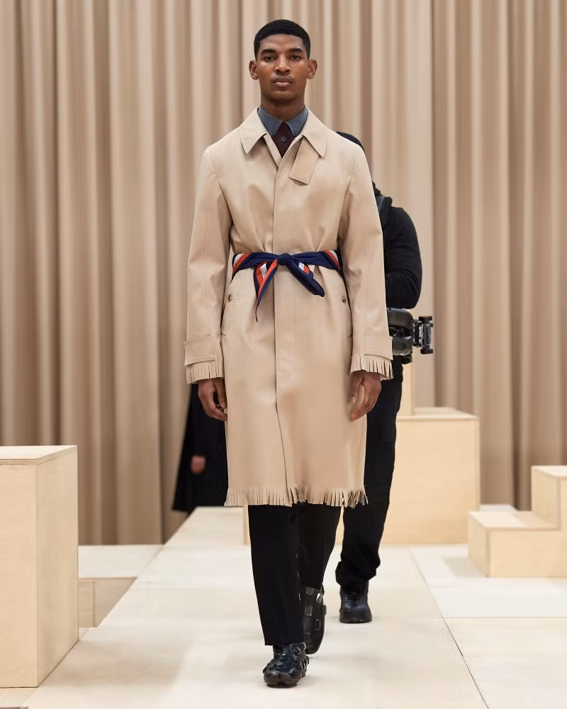 Burberry Thu Đông 2021 - Những sáng tạo thiết thực cho người mộng mơ ảnh 23