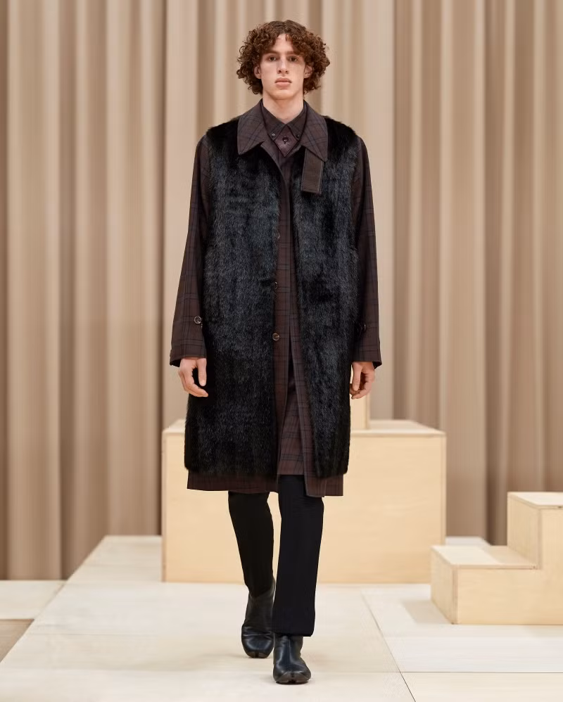 Burberry Thu Đông 2021 - Những sáng tạo thiết thực cho người mộng mơ ảnh 15
