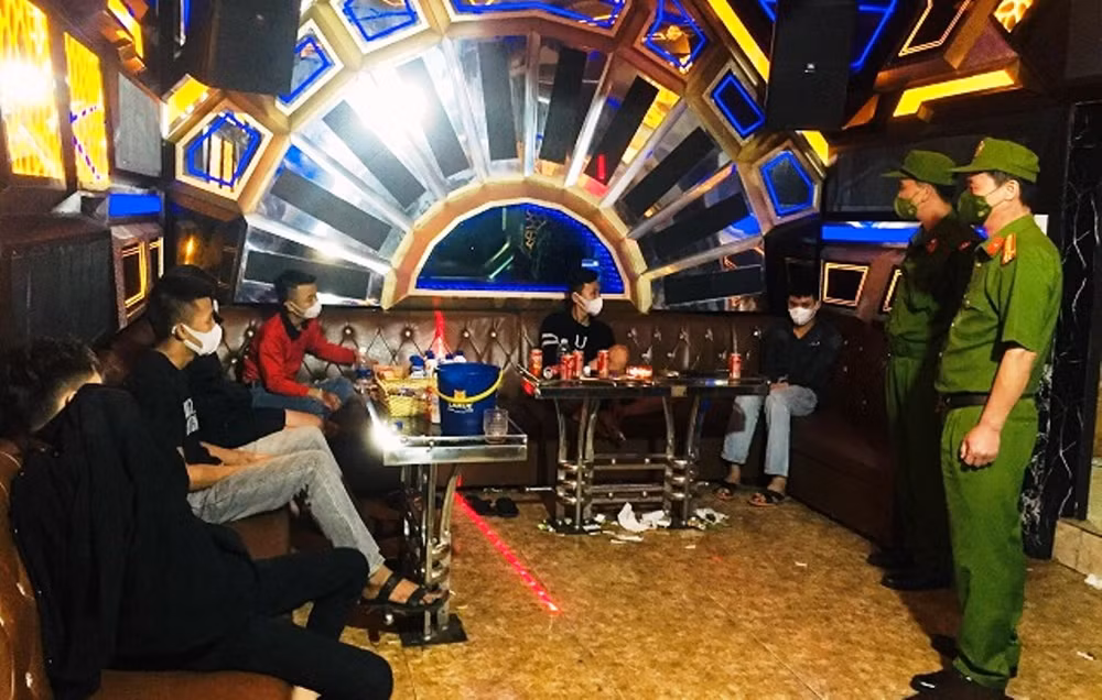 Quảng Nam: Phát hiện 40 nam, nữ sử dụng ma túy trong quán karaoke ảnh 1