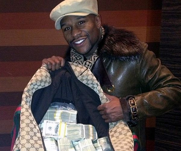 Floyd Mayweather bị người hâm mộ khinh bỉ sau chiến thắng | Vietnam+  (VietnamPlus)