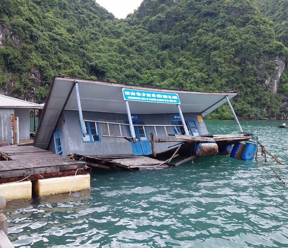 Quảng Ninh: Khu Bảo tồn lớp học làng chài trên Vịnh Hạ Long bị chìm ảnh 1