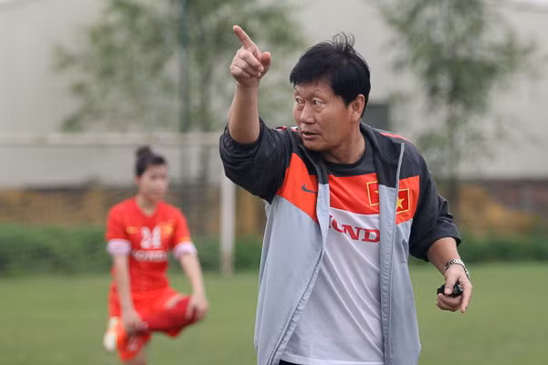 HLV Trần Vân Phát cảnh cáo các học trò: Lên tuyển để ăn cơm à? ảnh 1