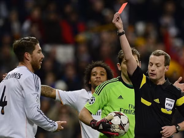 Tin sáng 28/11: Ramos lập kỷ lục buồn, Moyes nổ tưng bừng ảnh 1