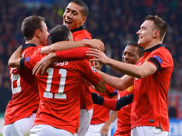 Manchester United cùng Real và PSG giành vé vào vòng knock-out ảnh 1