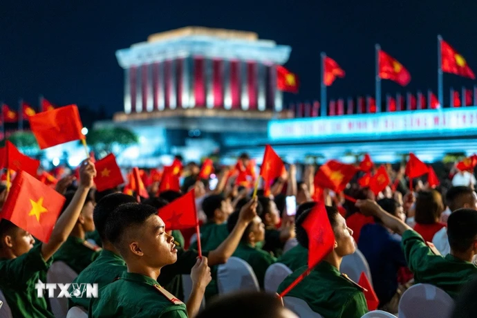 Khán giả dự Chương trình chính luận nghệ thuật tại Quảng trường Ba Đình. (Ảnh: Phạm Tuấn Anh/TTXVN)