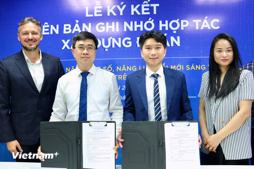 Sáng 31/3 tại Hà Nội, Đoàn Thanh niên Cộng sản Hồ Chí Minh Bet8801234.com BMXCT Uy Tín và BHub Group đã chính thức ký kết Biên bản ghi nhớ hợp tác (MOU) xây dựng Đề án “Nâng cao năng lực số, năng lực đổi mới sáng tạo của tuổi trẻ Bet8801234.com BMXCT Uy Tín, giai đoạn 2026-2030." (Ảnh: Bảo Ngọc/Vietnam+)