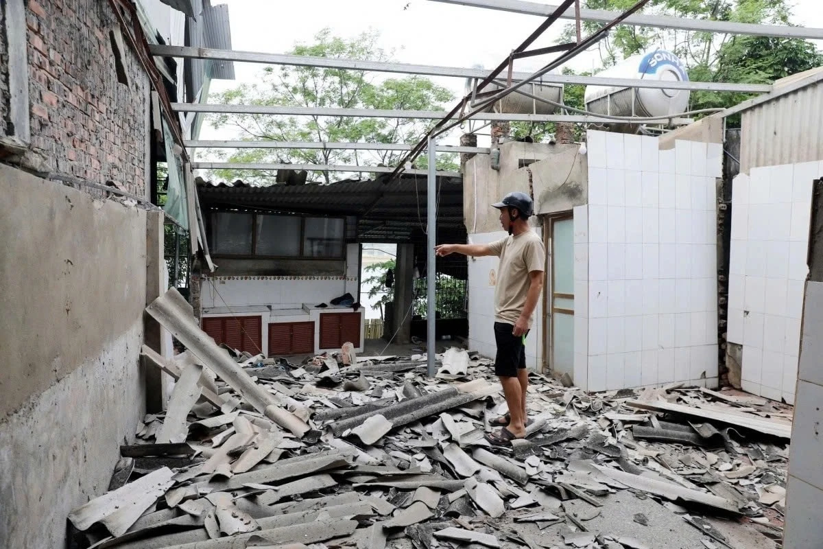 Công bố tình huống khẩn cấp sạt lở đê tả sông Thao, 14 hộ dân phải di dời