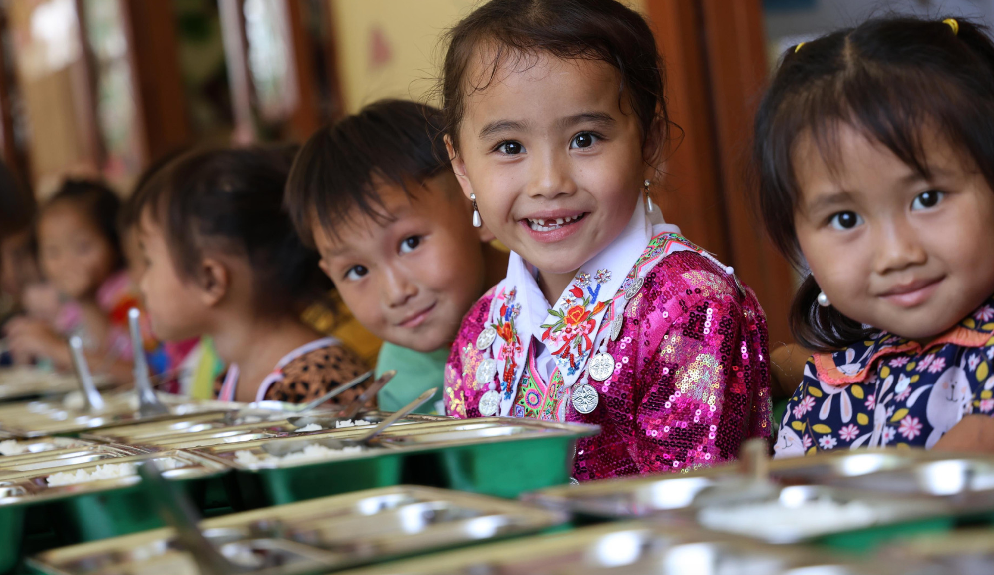 Bữa ăn bán trú đảm bảo dinh dưỡng của học sinh tỉnh Cao Bằng với sự bảo trợ của Quỹ Vì tầm vóc Việt. (Ảnh: PV/Vietnam+)