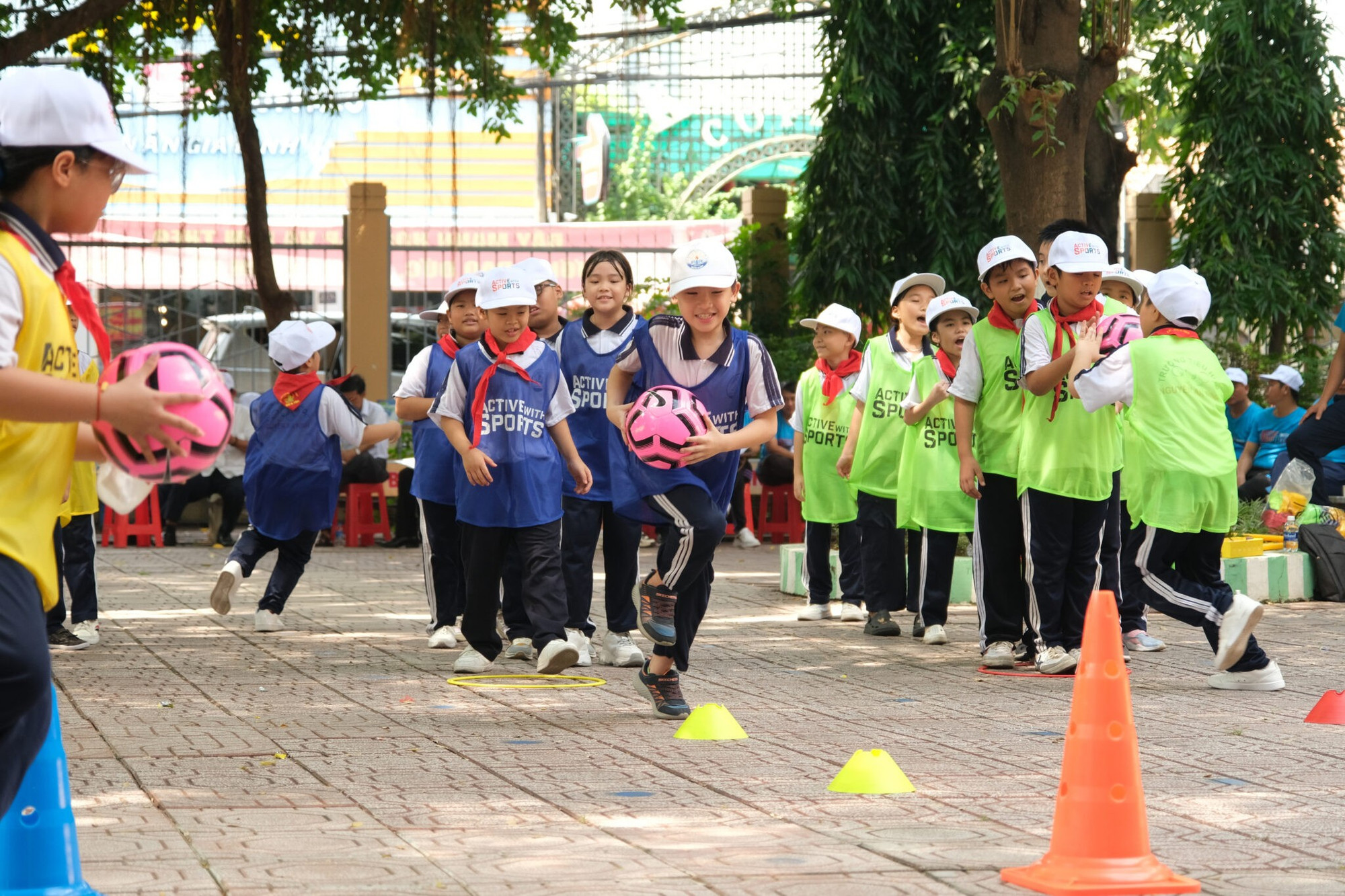 Học sinh hào hứng trong giờ Giáo dục thể chất theo chiến lược 6C. (Ảnh: PV/Vietnam+)