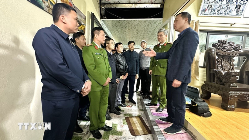 Thiếu tướng Tô Anh Dũng, Giám đốc Công an tỉnh Thanh Hóa trực tiếp chỉ đạo tại hiện trường. (Ảnh: TTXVN phát)