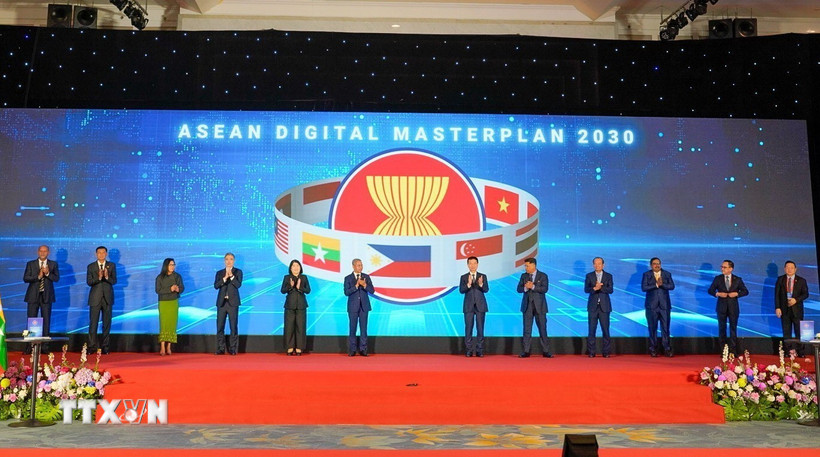 Các đại biểu thực hiện nghi lễ bế mạc. (Ảnh: Khánh Hòa/TTXVN)