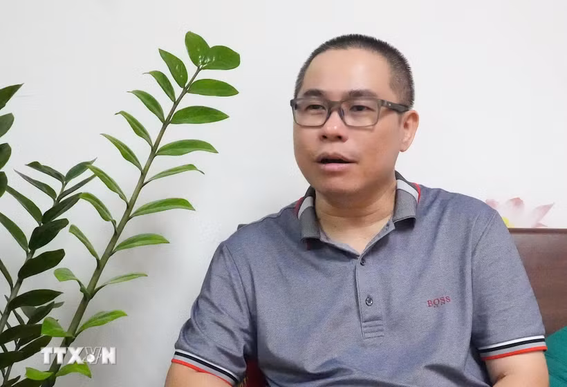 Ông Phan Dũng Khánh, chuyên gia tư vấn đầu tư trả lời phóng viên TTXVN. (Ảnh: Hứa Chung/TTXVN)