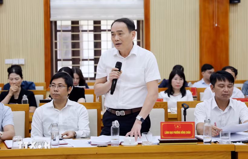 Bí thư Đảng ủy phường Hồng Châu Đặng Văn Diên phát biểu tại hội nghị. (Ảnh: Thế Duyệt/TTXVN)
