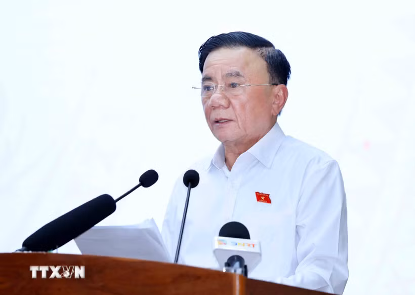 Đồng chí Trần Cẩm Tú, Ủy viên Bộ Chính trị, Thường trực Ban Bí thư trả lời, làm rõ ý kiến của cử tri. (Ảnh: Phương Hoa/TTXVN)