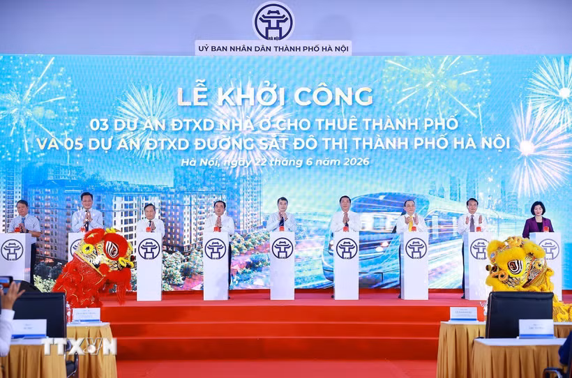 Thủ tướng Lê Minh Hưng và các đại biểu khởi công dự án nhà ở cho thuê và 5 đường sắt đô thị thành phố Hà Nội. (Ảnh: Dương Giang/TTXVN)