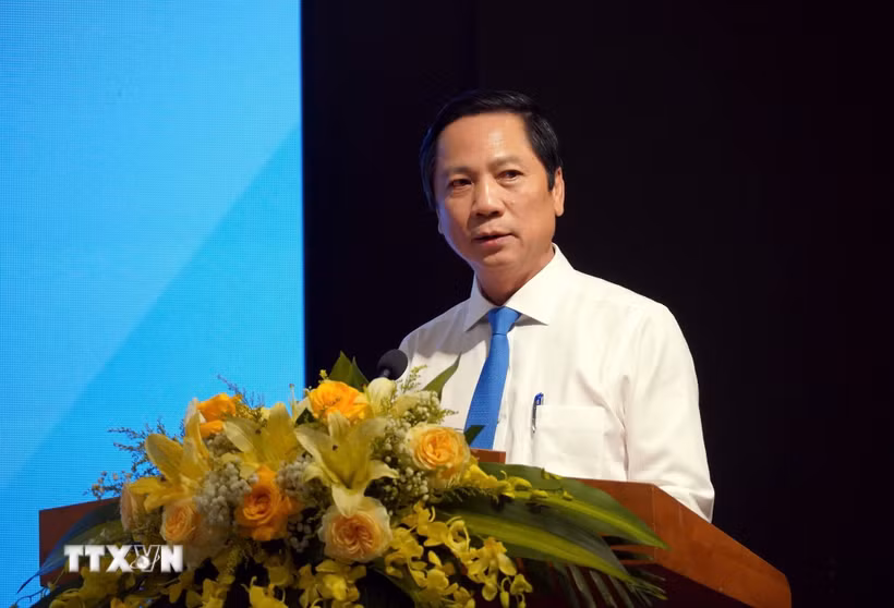 Phó Chủ tịch Thường trực Ủy ban Nhân dân tỉnh Quảng Trị Hoàng Nam phát biểu tại chương trình. (Ảnh: TTXVN phát)