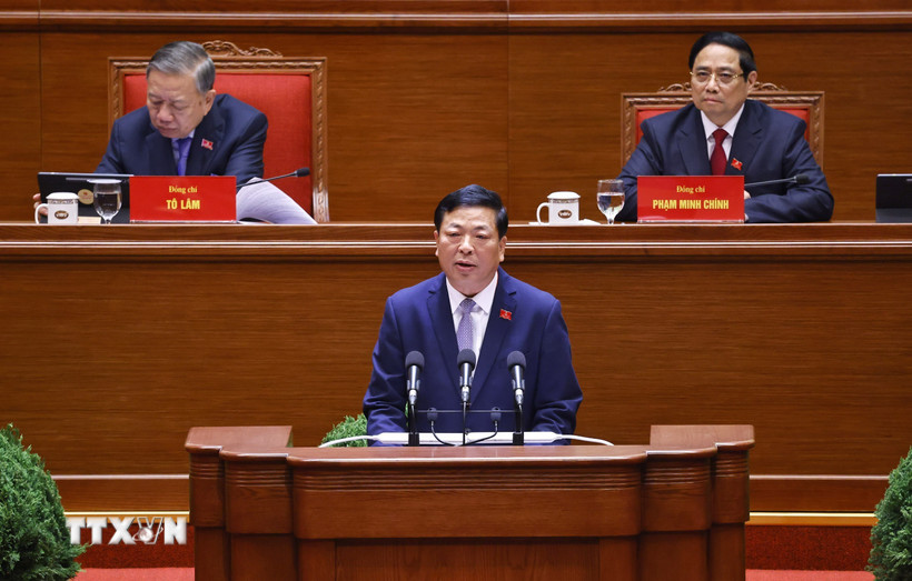 Đồng chí Trần Hồng Minh, Ủy viên Trung ương Đảng, Bí thư Đảng ủy, Bộ trưởng Bộ Xây dựng, tham luận về vấn đề “Đột phá mạnh mẽ phát triển kết cấu hạ tầng trong kỷ nguyên mới. (Ảnh: TTXVN)