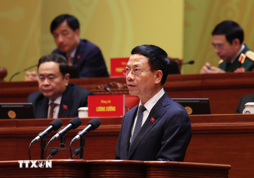 Đồng chí Nguyễn Mạnh Hùng, Ủy viên Trung ương Đảng, Bí thư Đảng ủy, Bộ trưởng Bộ Khoa học và Công nghệ, tham luận về vấn đề “Giải pháp đột phá phát triển khoa học công nghệ, đổi mới sáng tạo và chuyển đổi số quốc gia trở thành động lực chính xác lập mô hình tăng trưởng mới và phát triển bền vững quốc gia”. (Ảnh: TTXVN)