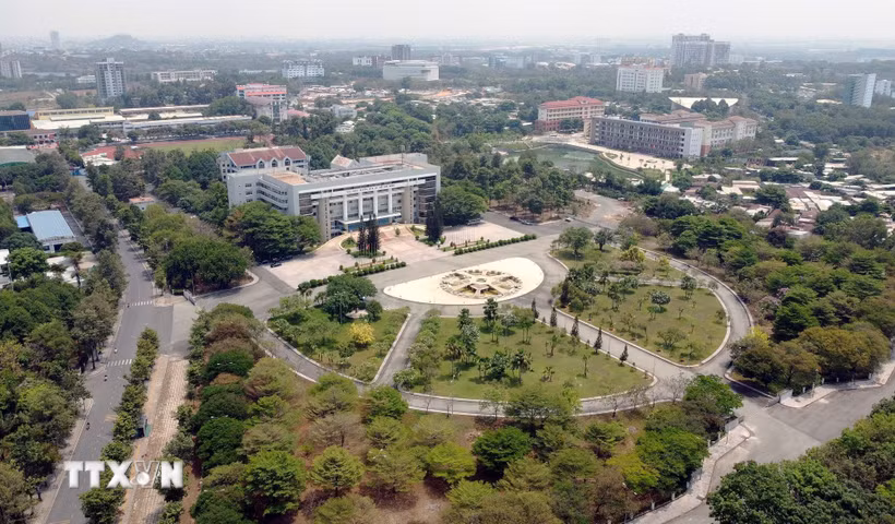 Khu nhà điều hành Đại học quốc gia Thành phố Hồ Chí Minh. (Ảnh: Trung Tuyến/TTXVN)