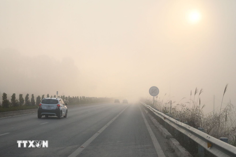 Hiện tượng sương mù. (Ảnh: Văn Đạt/TTXVN)