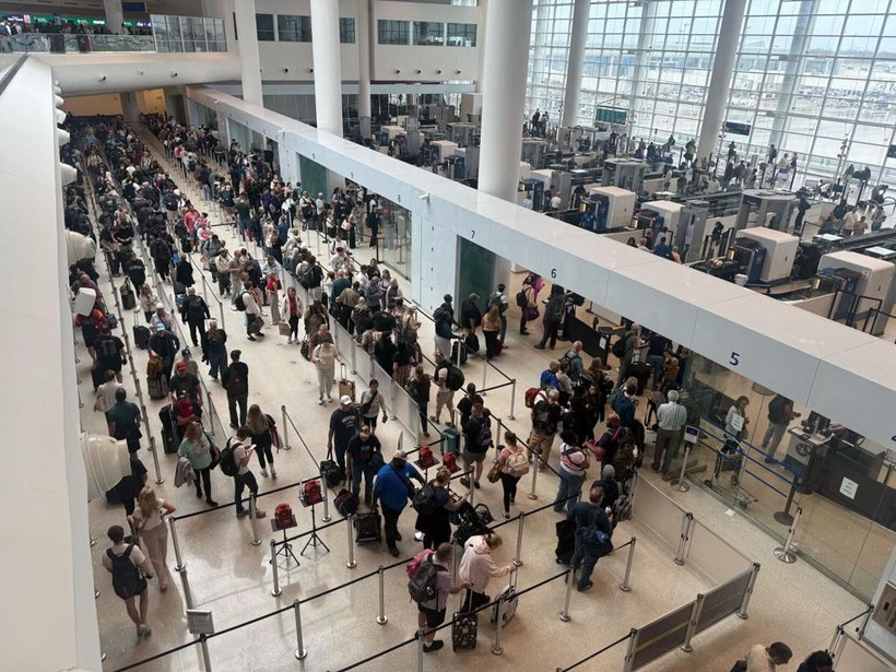 Sân bay New Orleans khuyến cáo hành khách lên kế hoạch đến sân bay sớm trước 3 giờ do tình trạng ùn tắc kéo dài. (Nguồn: NOLA)