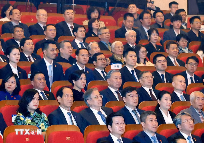 Tổng Bí thư, Chủ tịch nước Tô Lâm và Phu nhân dự Chương trình biểu diễn nghệ thuật Việt Nam-Trung Quốc. (Ảnh: Thống Nhất/TTXVN)