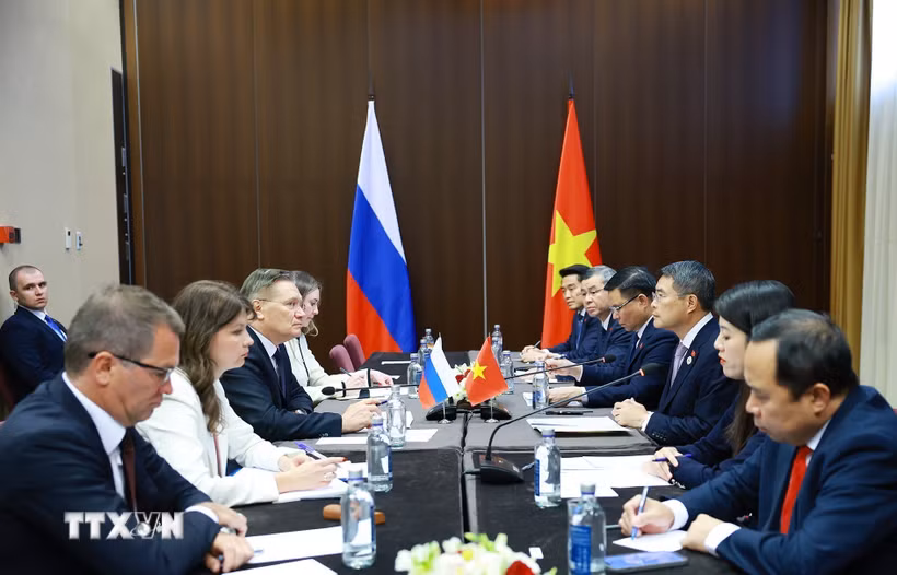 Thủ tướng Lê Minh Hưng tiếp ông Alexey Likhachev, Tổng Giám đốc Tập đoàn Năng lượng Nguyên tử Quốc gia Liên bang Nga (Rosatom). (Ảnh: Dương Giang/TTXVN)