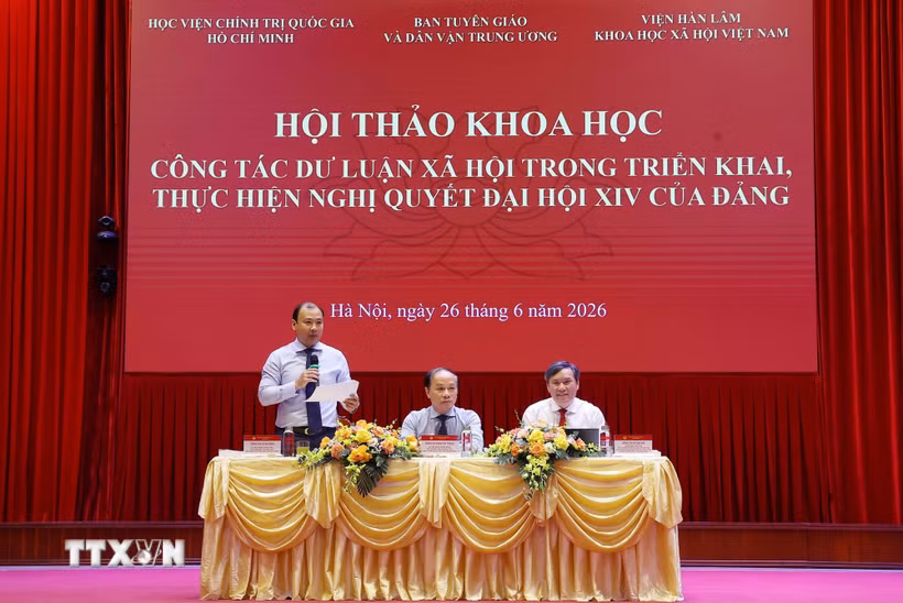 Các đại biểu chủ trì hội thảo. (Ảnh: Văn Điệp/TTXVN)