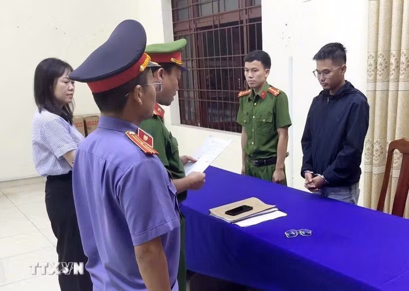 Tài xế Võ Nguyễn Duy An tại cơ quan chức năng. (Ảnh: TTXVN phát)