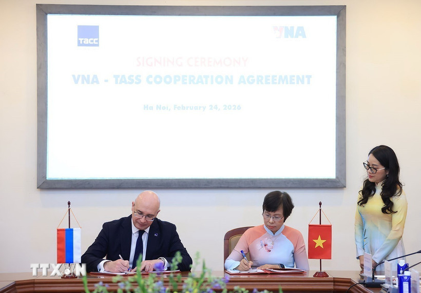 Lễ ký kết thỏa thuận hợp tác giữa TTXVN và Hãng thông tấn TASS (Liên bang Nga). (Ảnh: Tuấn Anh/TTXVN)