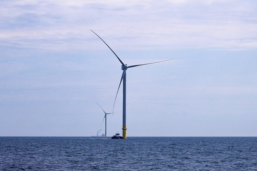 Ngày 22/12/2025, Bộ Nội vụ Mỹ thông báo tạm dừng các hợp đồng thuê đối với Revolution Wind và 4 dự án điện gió ngoài khơi khác đang xây dựng, với lý do rủi ro an ninh quốc gia. (Nguồn: Ctexaminer)