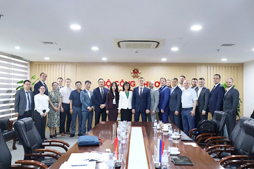 Thứ trưởng Bộ Công Thương Phan Thị Thắng và Đoàn công tác tỉnh Tyumen, Liên bang Nga. (Nguồn: Bộ Công Thương)