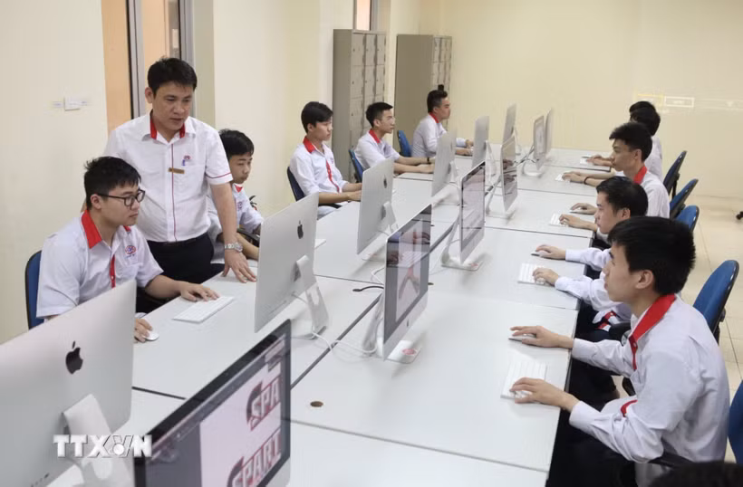 Một tiết học tại trường cao đẳng nghề. (Ảnh: Diệu Thúy/TTXVN)