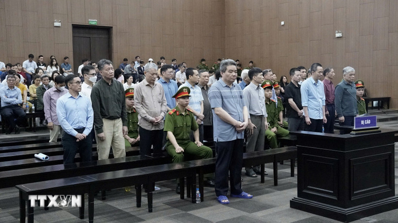 Các bị cáo tại phiên tòa sáng 1/4. (Ảnh: Kim Anh/TTXVN)