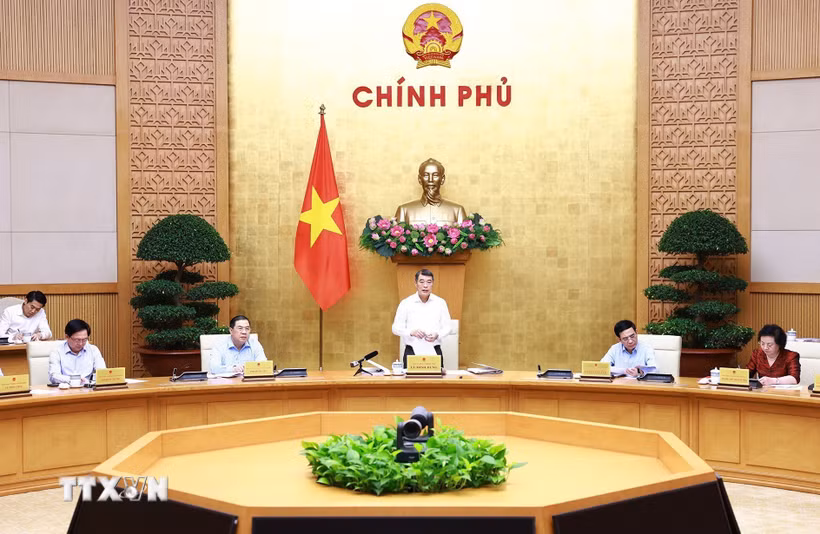 Thủ tướng Chính phủ Lê Minh Hưng chủ trì họp Thường trực Chính phủ và Thường trực Đảng ủy Chính phủ. (Ảnh: Dương Giang/TTXVN)