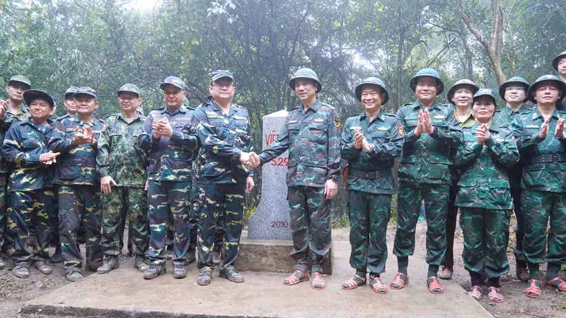 Buổi tuần tra song phương có sự tham gia của nhiều đơn vị, lực lượng liên quan của hai tỉnh. (Nguồn: Báo và Phát thanh, truyền hình Quảng Trị)