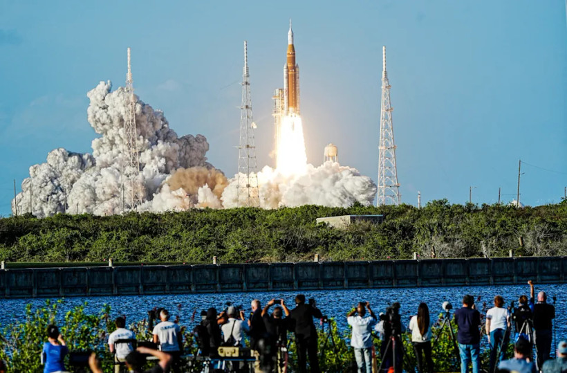 Phi hành đoàn bốn người đã cất cánh từ Trung tâm Vũ trụ Kennedy thực hiện chuyến bay kéo dài 10 ngày bay quanh Mặt Trăng và quay trở lại Trái Đất. (Nguồn: