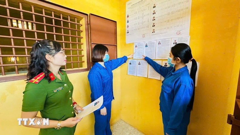 Công tác chuẩn bị cho bầu cử được thực hiện đầy đủ, chu đáo, nhằm bảo đảm quyền và nghĩa vụ của người bị tạm giữ, tạm giam. (Ảnh: TTXVN phát)